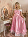Abito da principessa con fiocco in raso spalle scoperte rosa anni '50