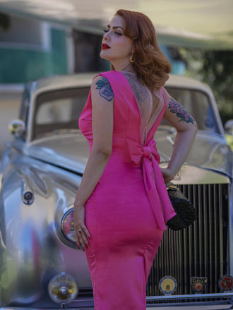 Abito aderente in raso rosso rosa anni '60