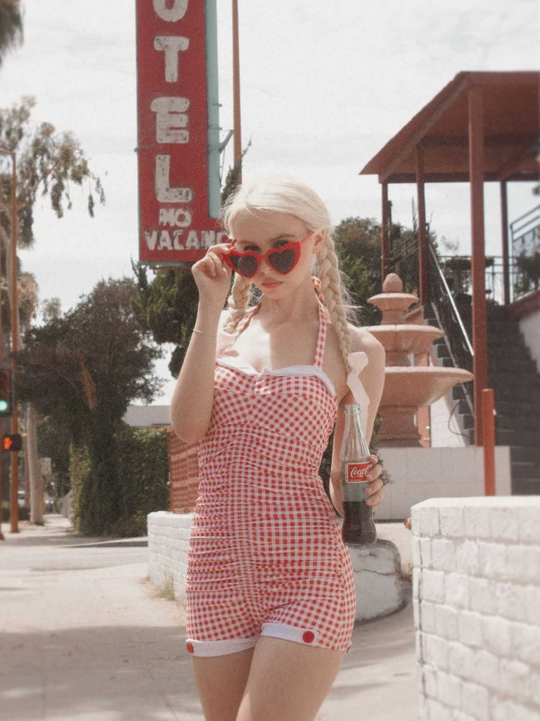 Costumi intero a quadri con fiocco e fiocco rosso anni '50