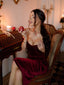 Abito aderente in velluto rosso vino anni '60