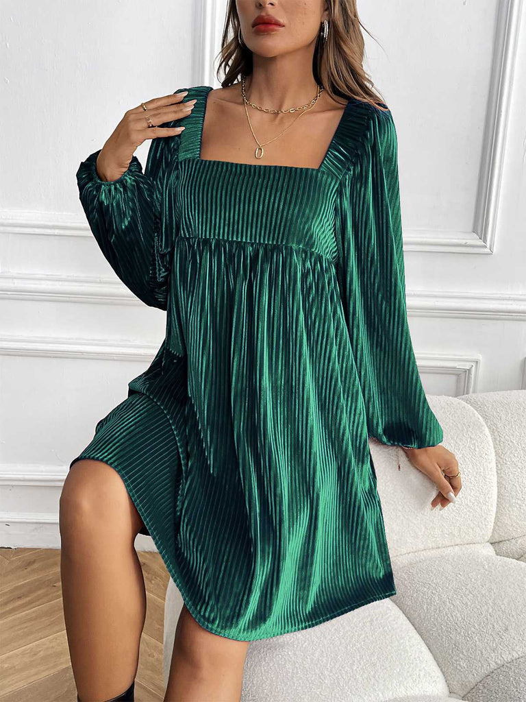 Abito babydoll in velluto con maniche a sbuffo scollo quadrato anni '60