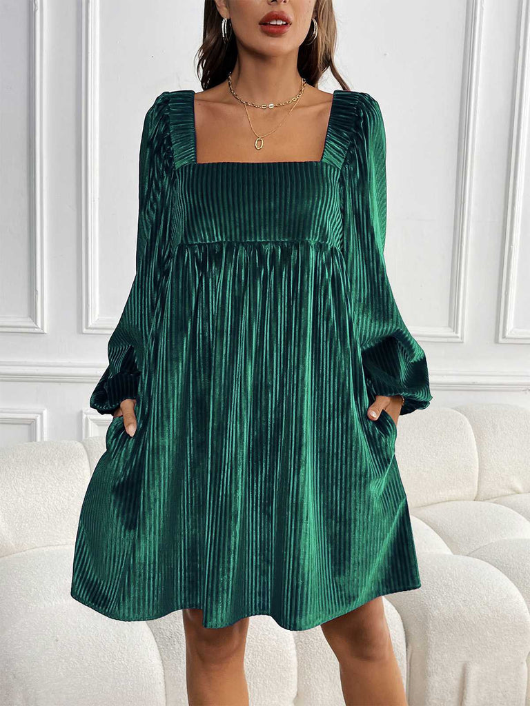 Abito babydoll in velluto con maniche a sbuffo scollo quadrato anni '60