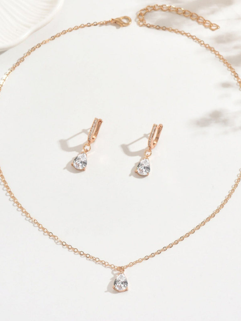 Set di orecchini pendenti e collana in oro