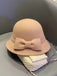 Cappello a cloche con fiocco in lana sintetica