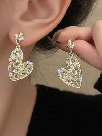 Orecchini a forma di cuore in argento con dettagli in cristallo
