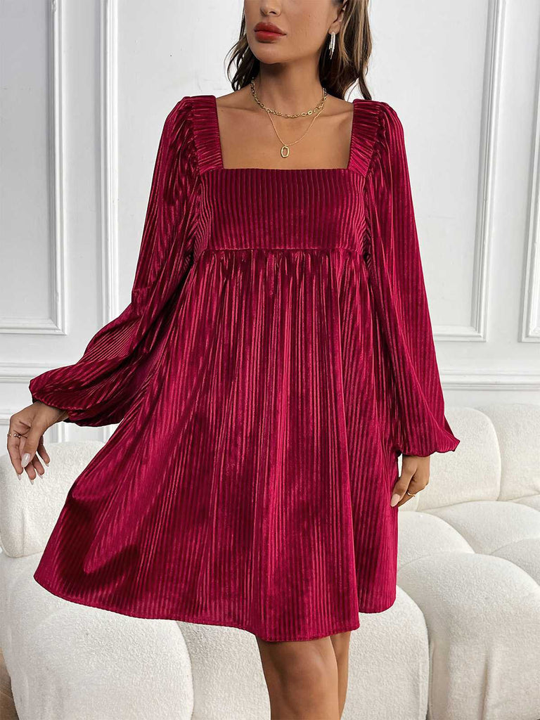 Abito babydoll in velluto con maniche a sbuffo scollo quadrato anni '60