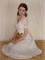 Abito in pizzo con scollo a V patchwork bianco anni '40
