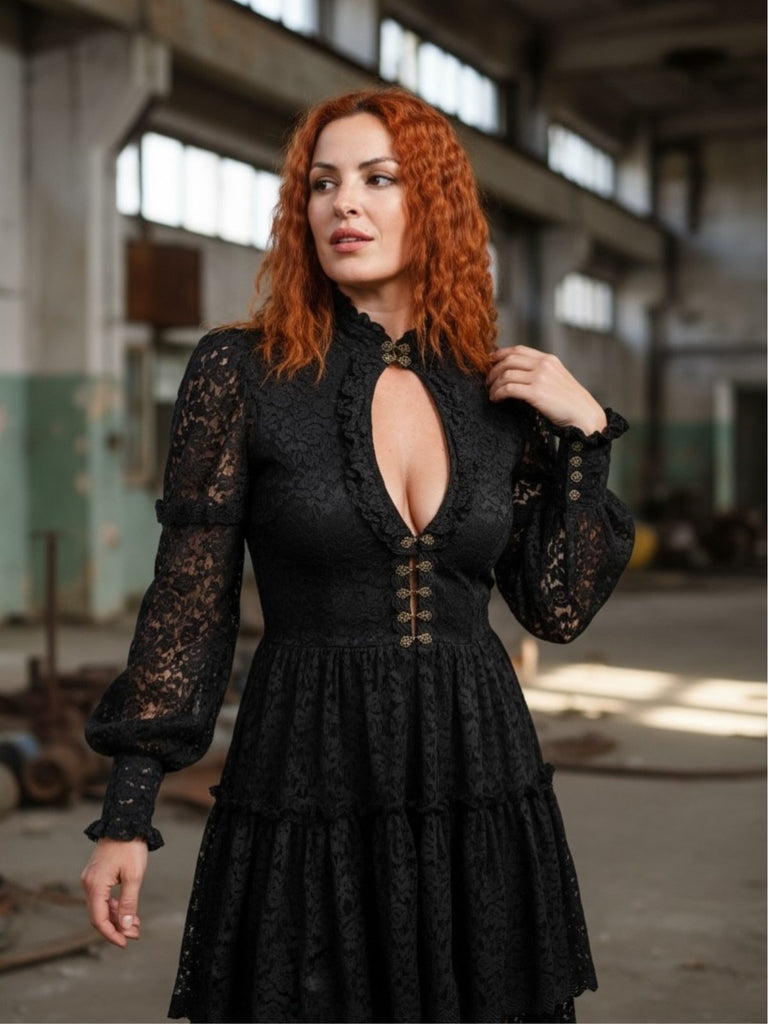 Abito vittoriano in pizzo con maniche a gigot nero anni '80