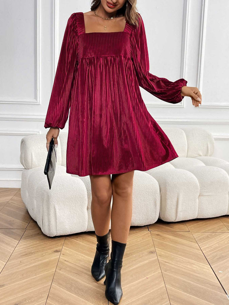 Abito babydoll in velluto con maniche a sbuffo scollo quadrato anni '60