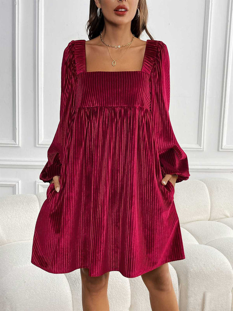 Abito babydoll in velluto con maniche a sbuffo scollo quadrato anni '60