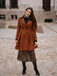Cappotto aderente con revers in tinta unita marrone anni '50