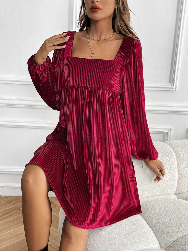 Abito babydoll in velluto con maniche a sbuffo scollo quadrato anni '60