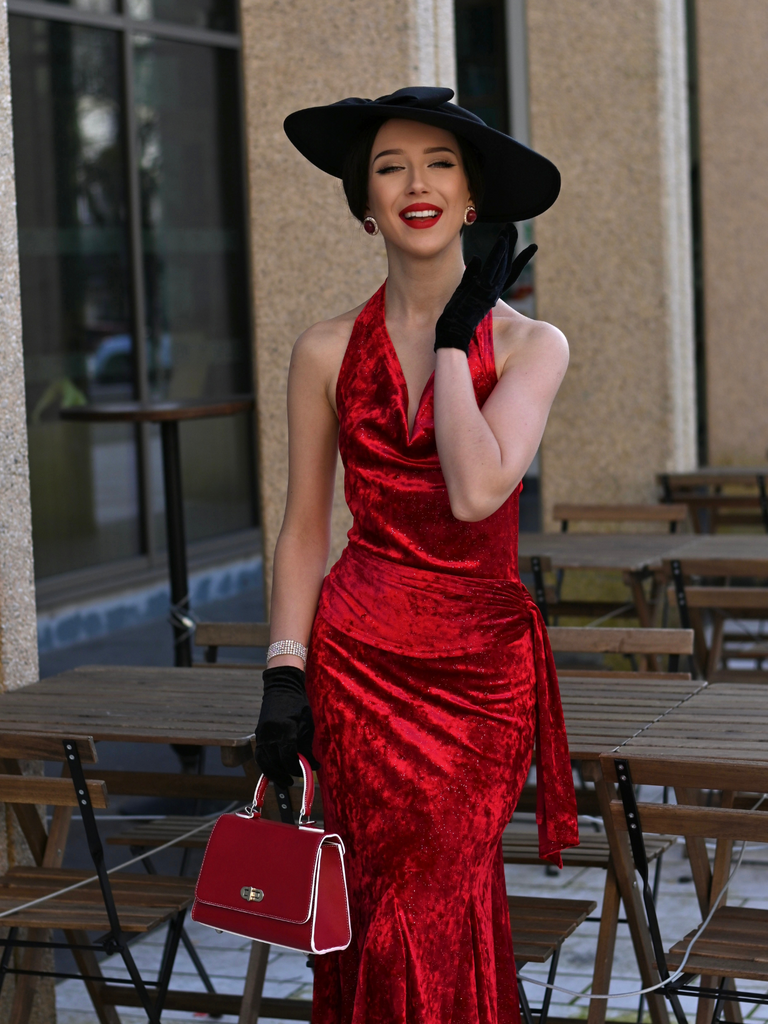 Abito a sirena scollo a cappuccio glitter rosso intenso anni '30
