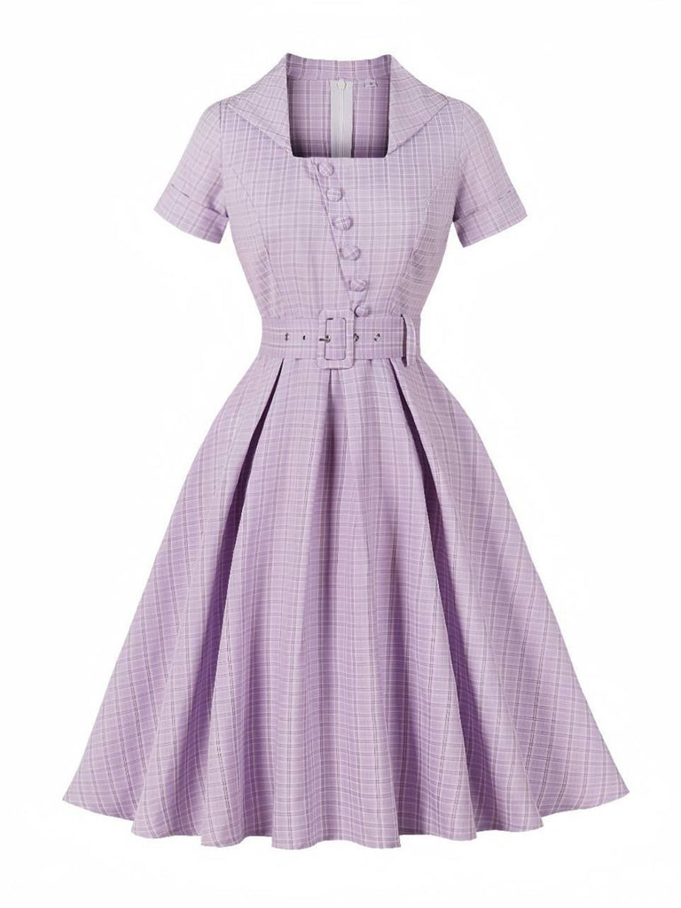 Abito a ruota a quadri con scollo quadrato e bottoni viola anni '50