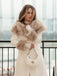 Cappotto con collo di pelliccia multistrato color crema anni '50