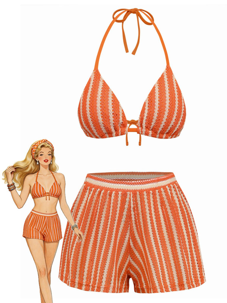 Bikini a righe arancioni e bianche con pantaloncini coordinati su sfondo bianco