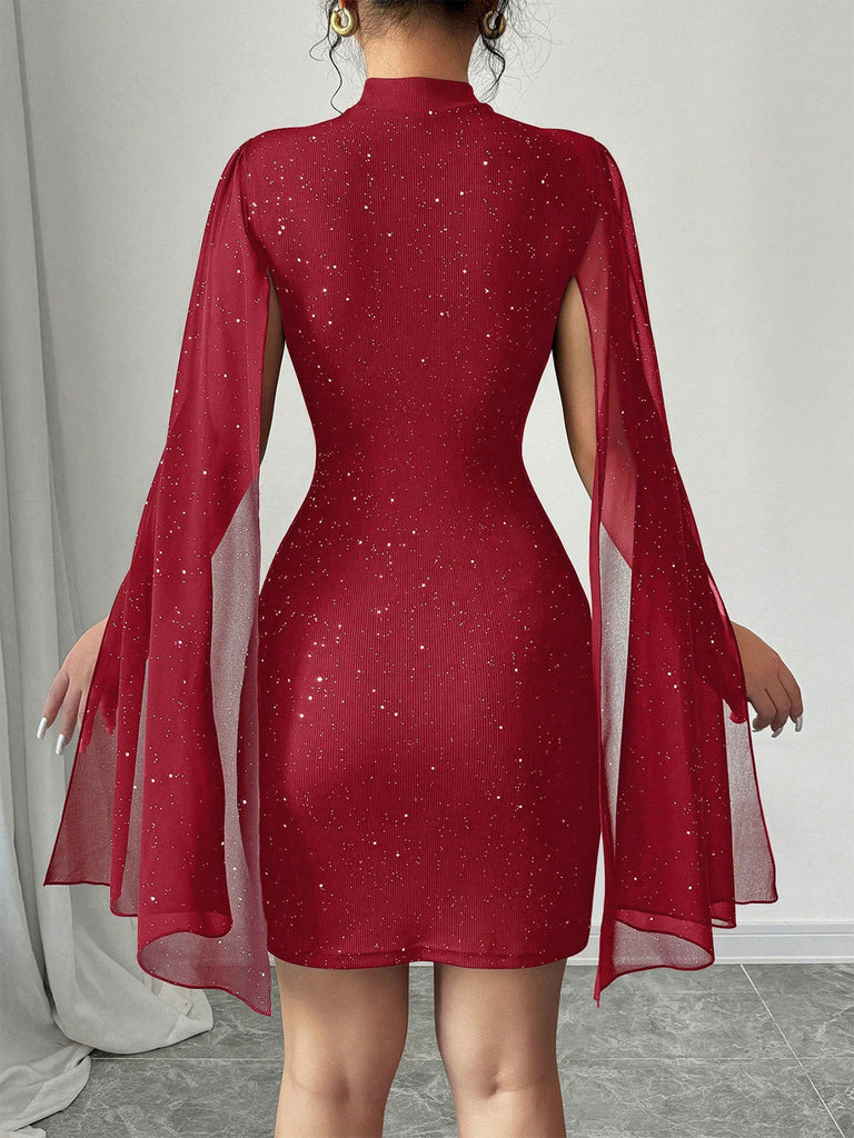 Abito aderente con mantello in chiffon di perle nero anni '80