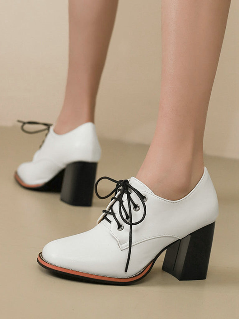 Scarpe vintage in pelle con lacci e tacco spesso