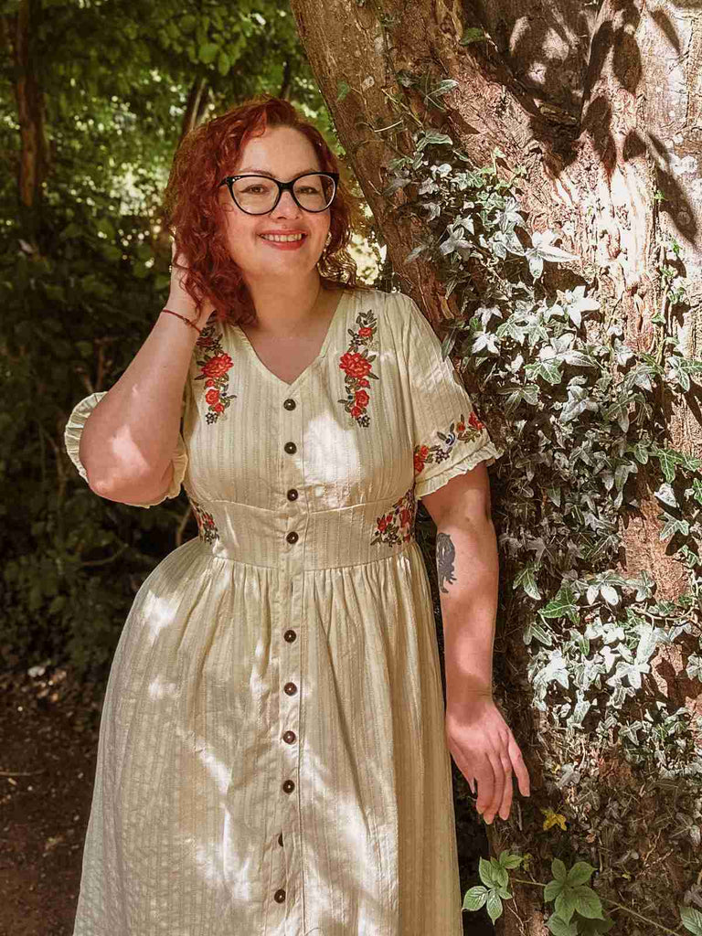 Abito floreale scollo a V in puro cotone beige anni '40