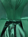 Costume ispirato a Mercoledì Agnes in raso verde anni '50