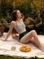 Costume da bagno con ferrettoa righe verdi anni '40