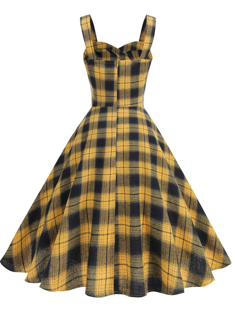Abito a ruota a quadri con scollo a V anni '50