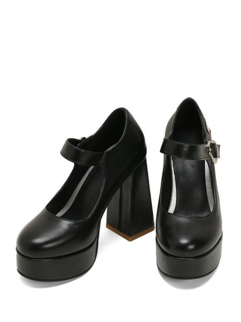 Scarpe Mary Jane con tacco alto fibbia e ritagli a cuore