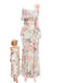 Un abito lungo color crema con una romantica stampa floreale di rose rosa, delicate spalline sottili e scollatura a balze, raffigurato con un'illustrazione di moda retrò.