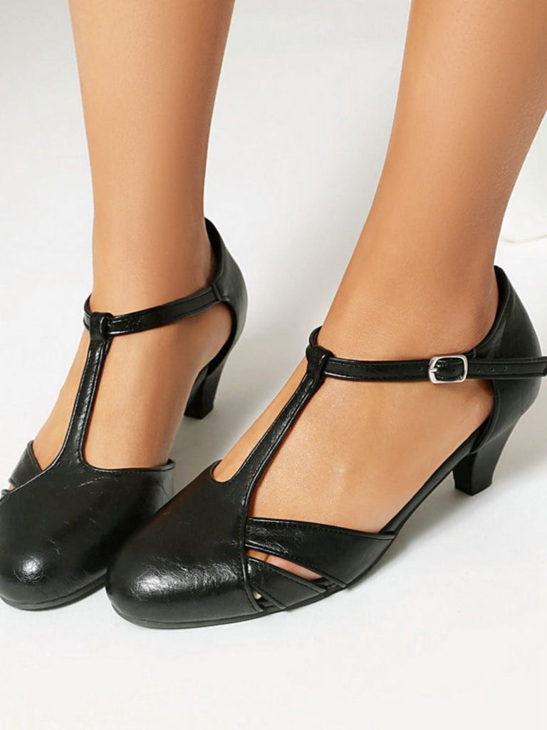 Scarpe a Punta Chiusa con Cinturino a T e Intaglio Laterale