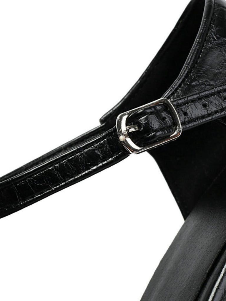 Scarpe a Punta Chiusa con Cinturino a T e Intaglio Laterale