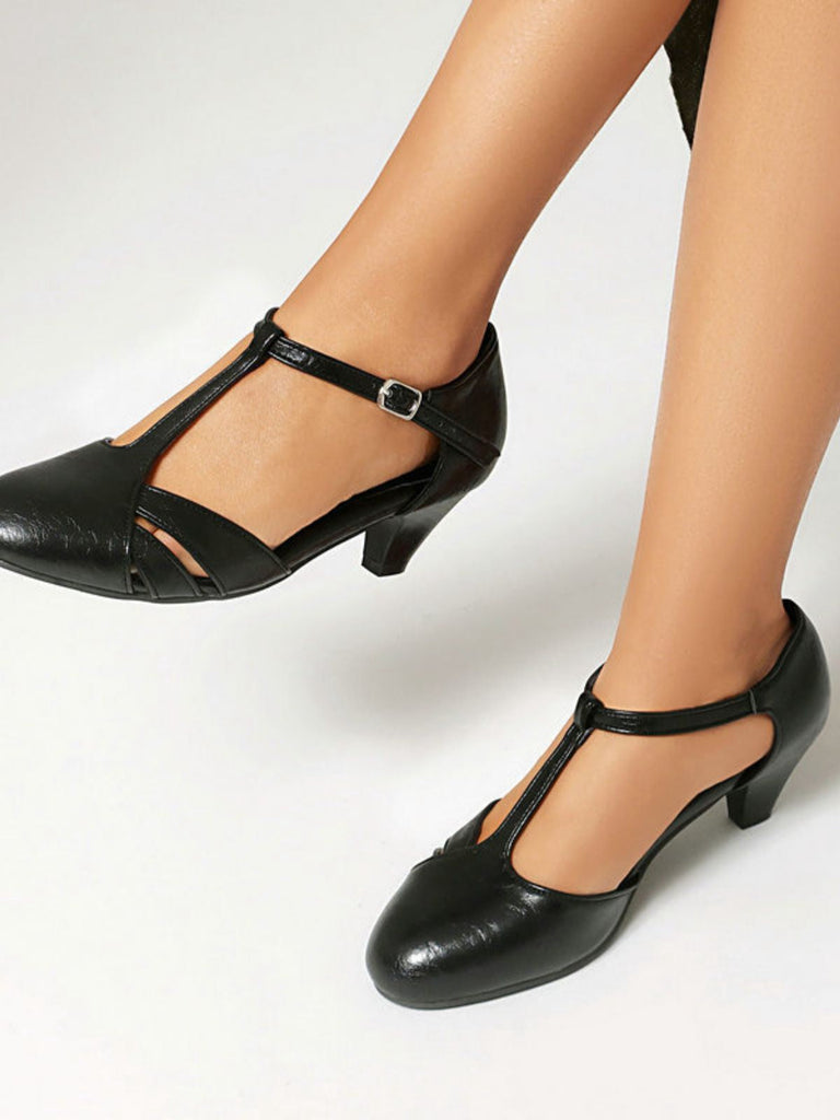 Scarpe a Punta Chiusa con Cinturino a T e Intaglio Laterale