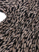 Tuta corta marrone anni '40 in raso leopardato con scollo a V