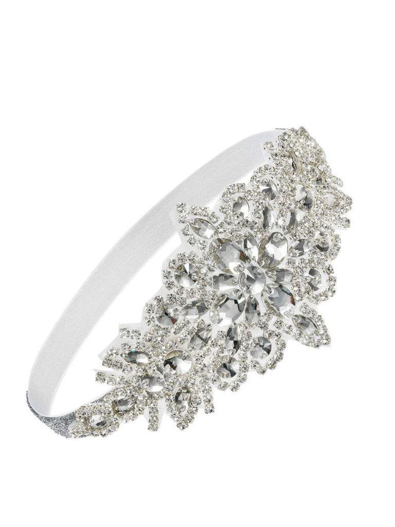 Cerchietto in argento con motivo floreale in cristallo su sfondo bianco