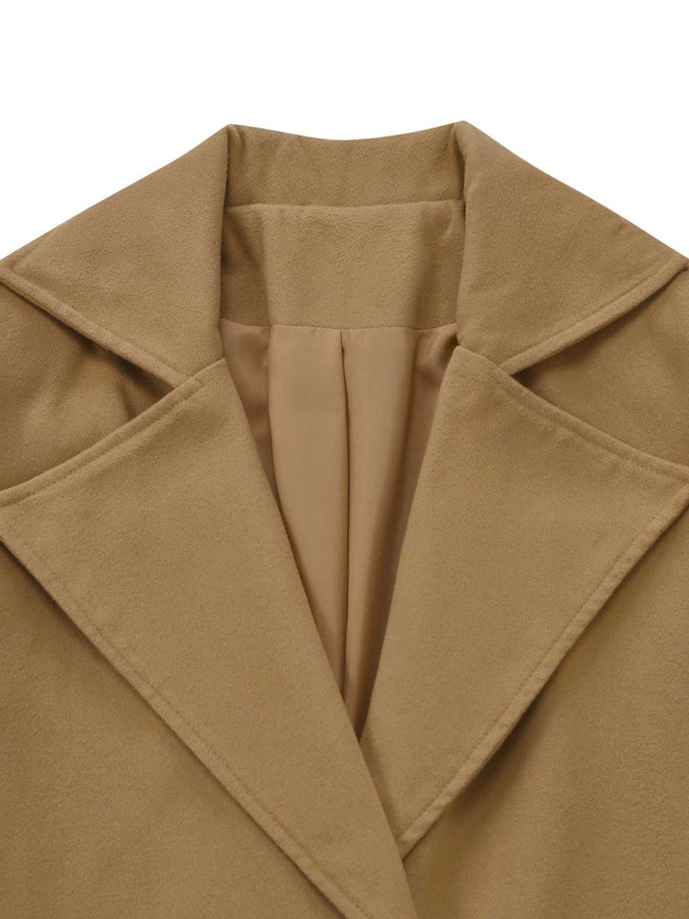Cappotto doppiopetto con revers e cintura color cachi anni '40