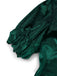 Top verde natalizio con scollo a V e gonna in pelliccia rossa anni '60