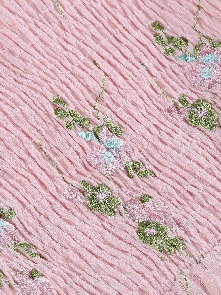 Abito con fiori ricamati a maniche a sbuffo in rete anni '50