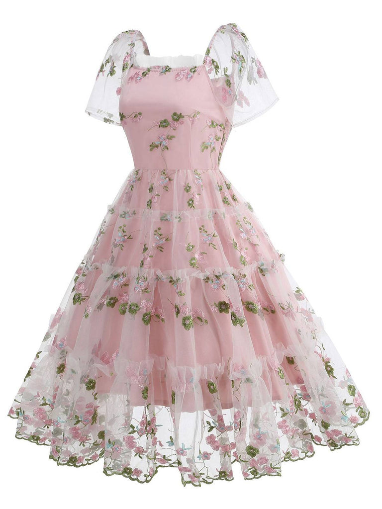 Abito con fiori ricamati a maniche a sbuffo in rete anni '50