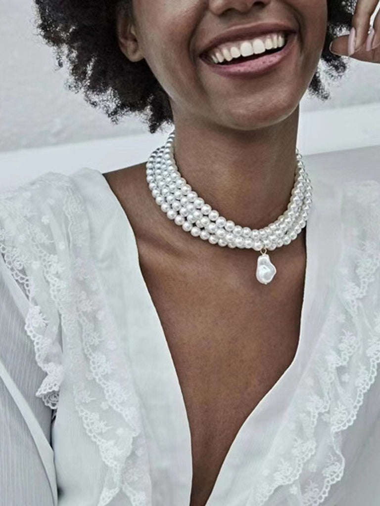 Collana di perle multistrato con ciondolo dalla forma speciale