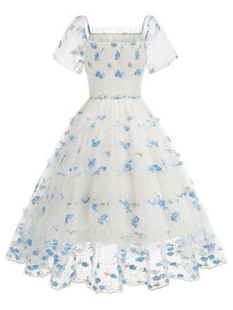 Abito con fiori ricamati a maniche a sbuffo in rete anni '50