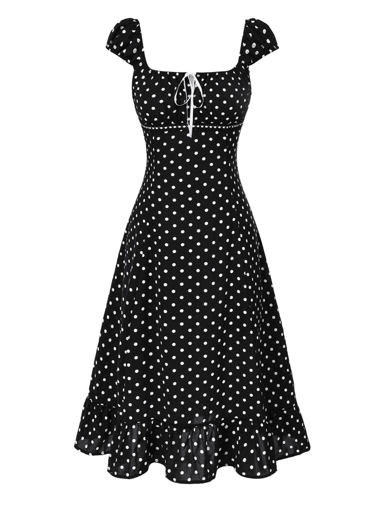 Abito con volant a pois e scollo quadrato anni '40