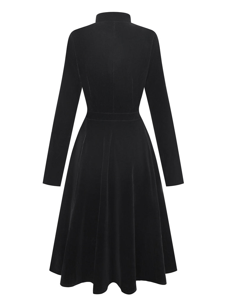 Abito nero in velluto con collo alto anni '50