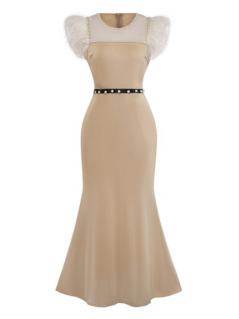Abito da sirena con patchwork di perline e piume beige anni '30