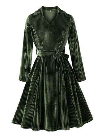 Abito natalizio in velluto a coste a maniche lunghe verde anni '50