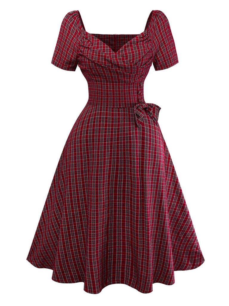 Abito a quadri con scollo a cuore e fiocco rosso anni '50