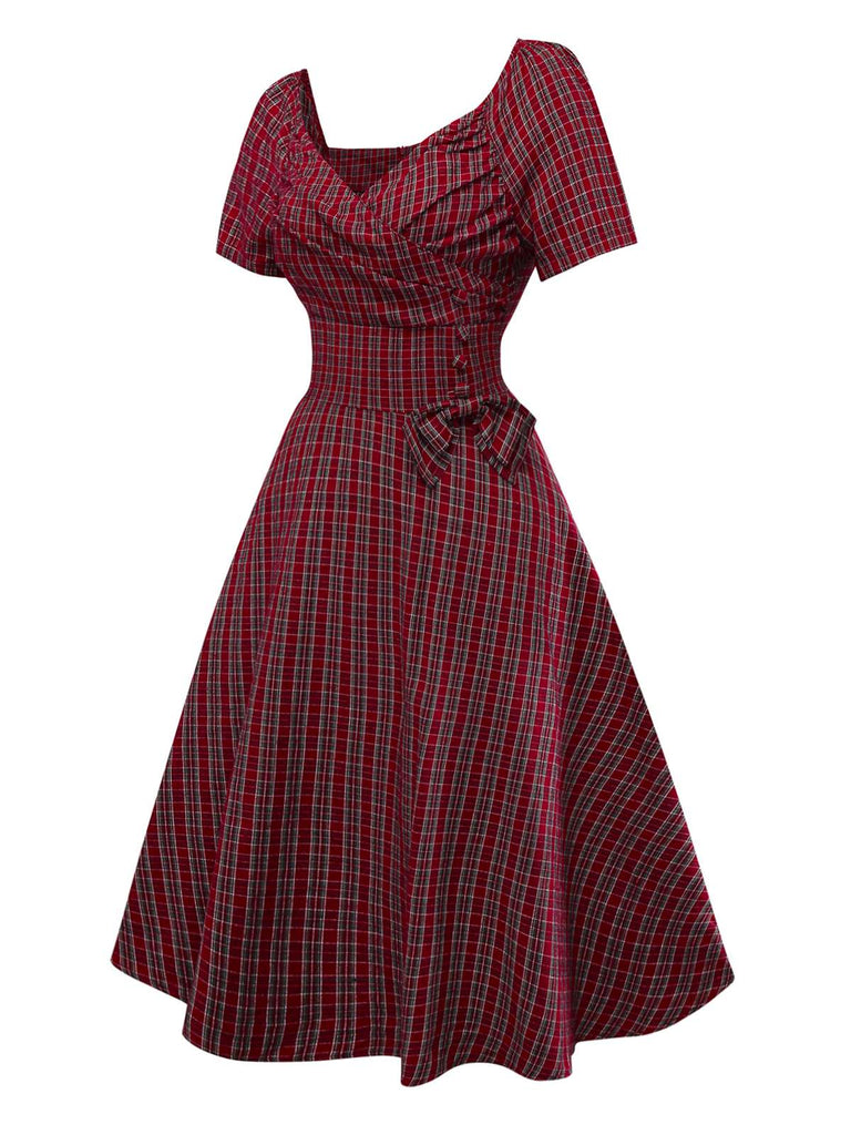 Abito a quadri con scollo a cuore e fiocco rosso anni '50