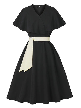 Abito con scollo a V e cintura nero anni '50