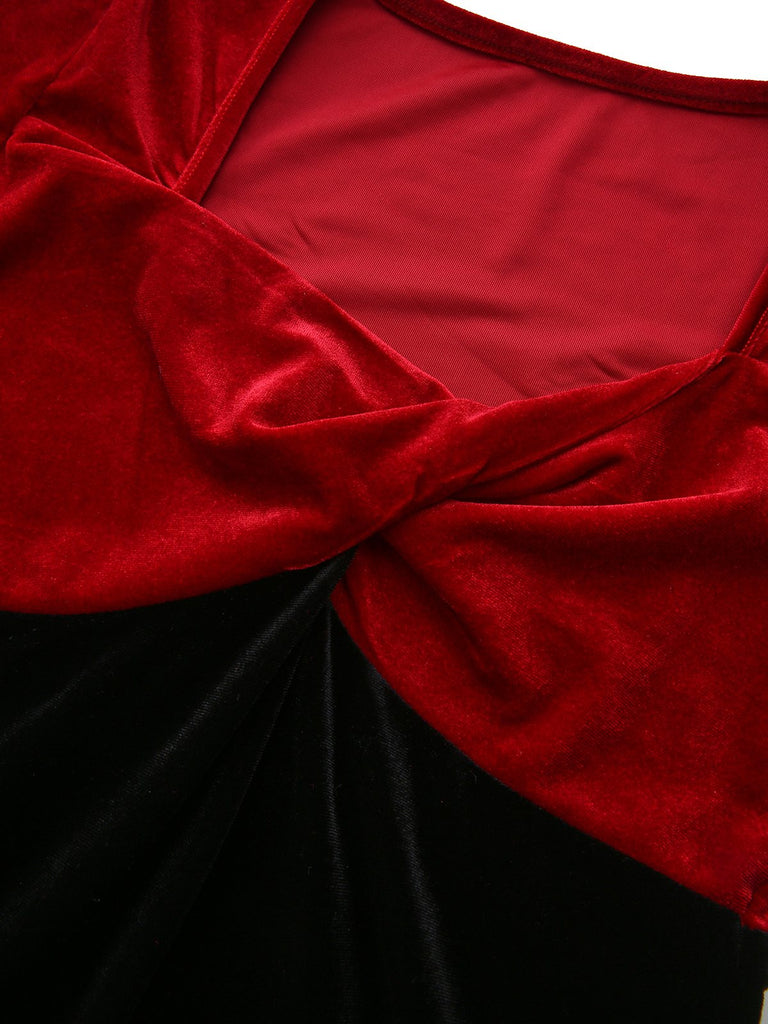 Abito aderente in velluto con scollo a V intrecciato rosso e nero anni '60