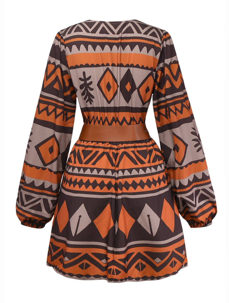 Abito boho con scollo a V profondo e stampa tribale marrone anni '70