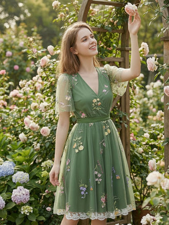 Abito ricamo floreale in rete con maniche a sbuffo verde anni '50