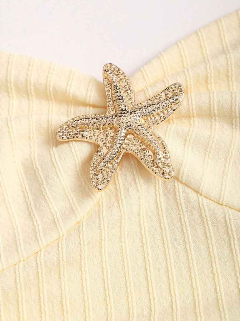 Miniabito Giallo Halter a Strati con Stella Marina in Metallo Anni '60 4